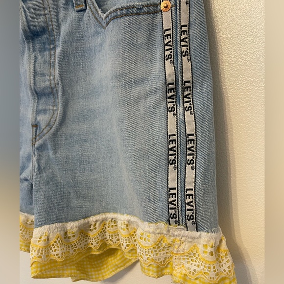 Levi Strauss 501 Yellow Ruffle Leg Detail Short - Picture 6 of 13